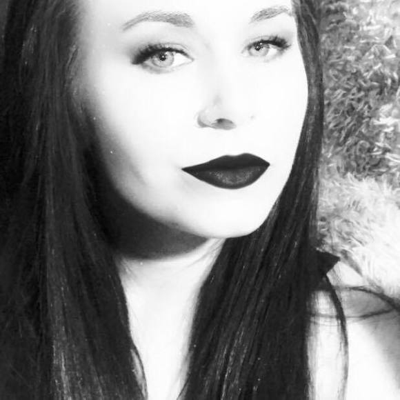 Meet your Posher, Steph - Picture 1 of 1